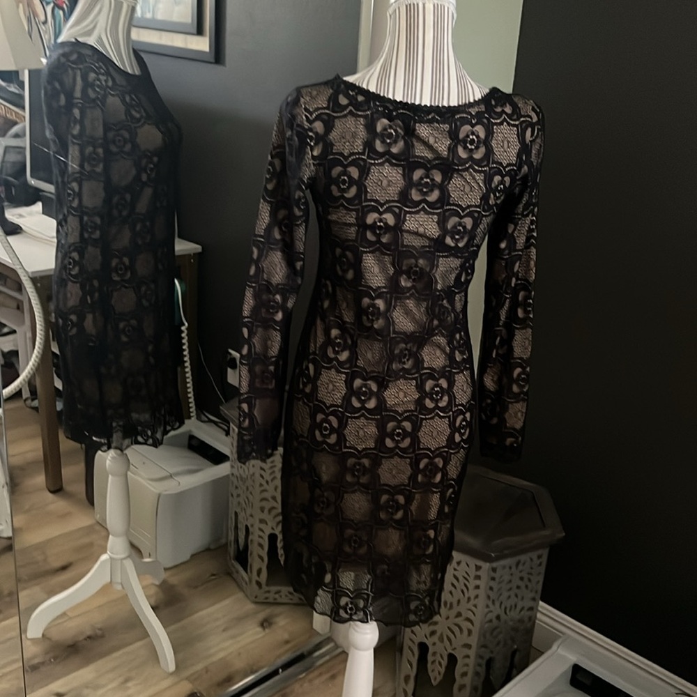 Max Studio, black lace dress, XS (long sleeve lace overlay) - Picture 5 of 6